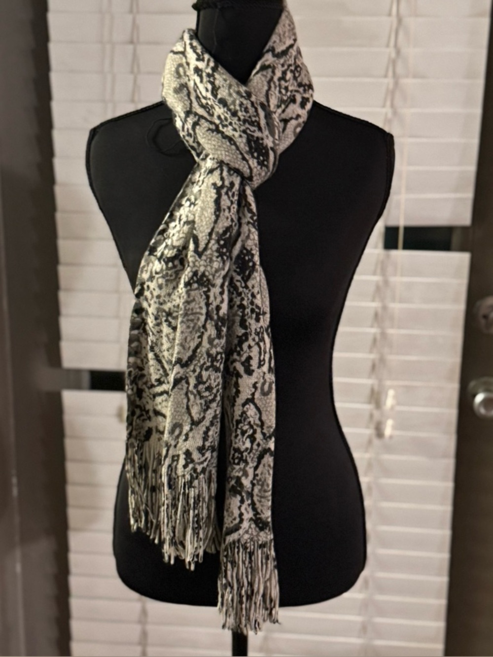 Black & Cream/white Patterned Fringe Scarf